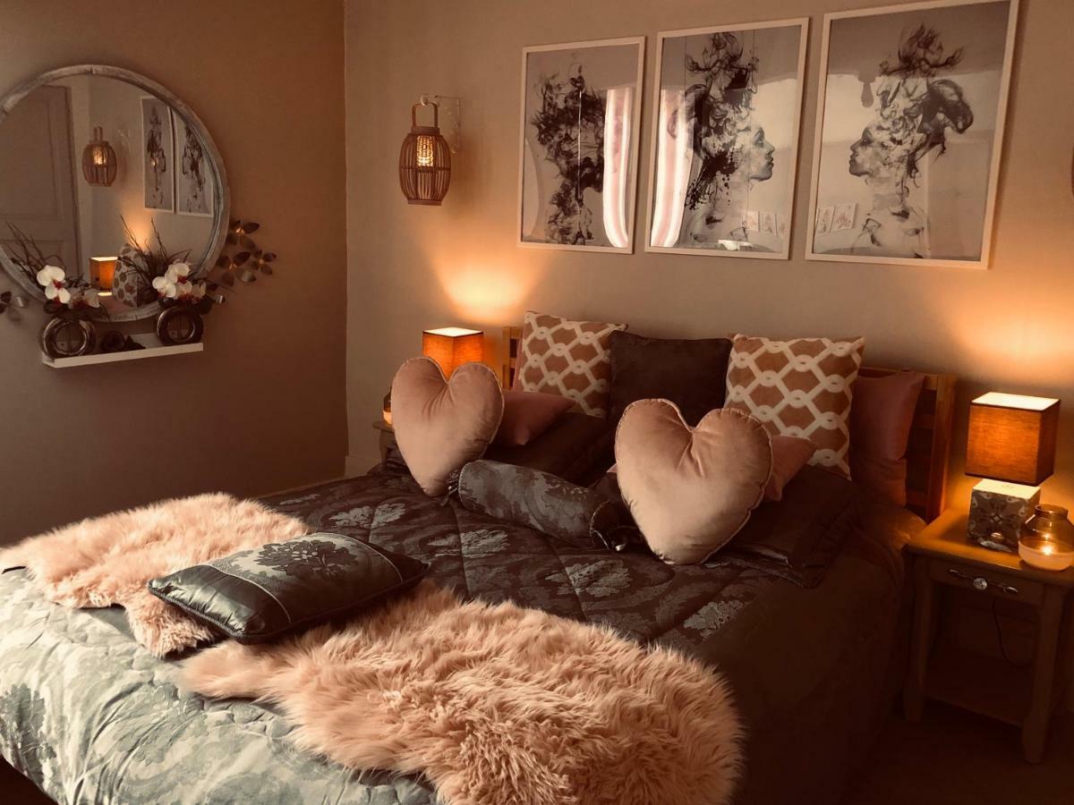 Bienvenue Au Petit Bonheur Appartement Honfleur Buitenkant foto