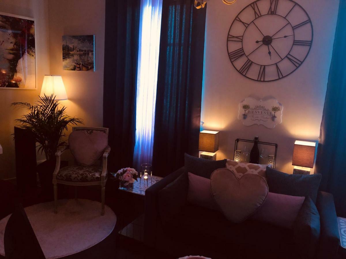 Bienvenue Au Petit Bonheur Appartement Honfleur Buitenkant foto